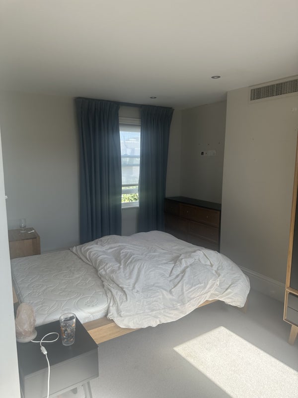 Room Leathwaite Road in Greater London