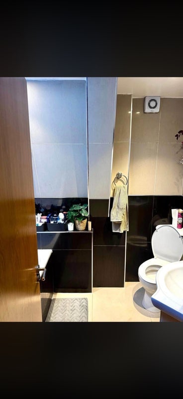 Room North End Road in Greater London