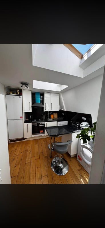Room North End Road in Greater London