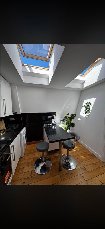Room North End Road in Greater London