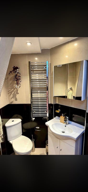 Room North End Road in Greater London