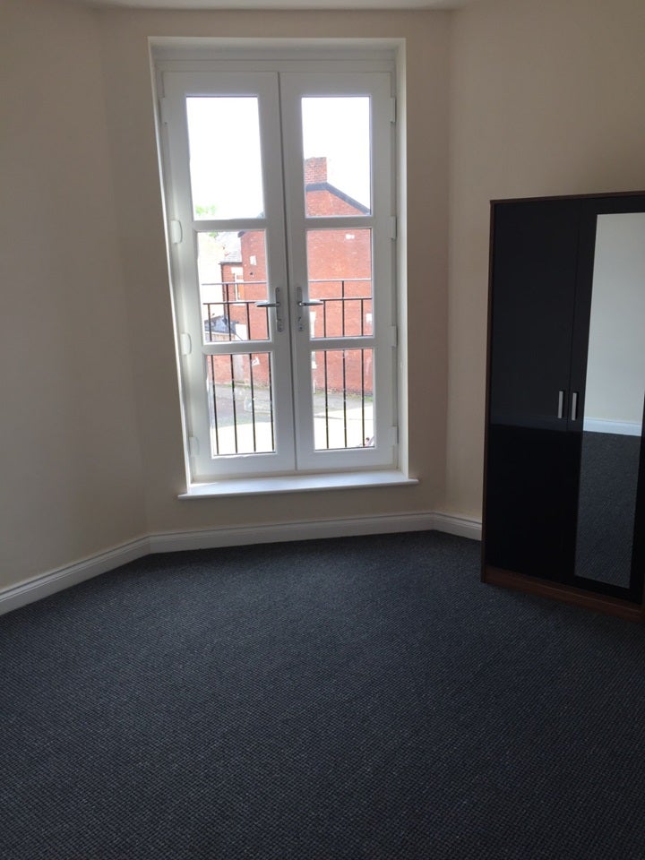 Room Bank Place in Preston
