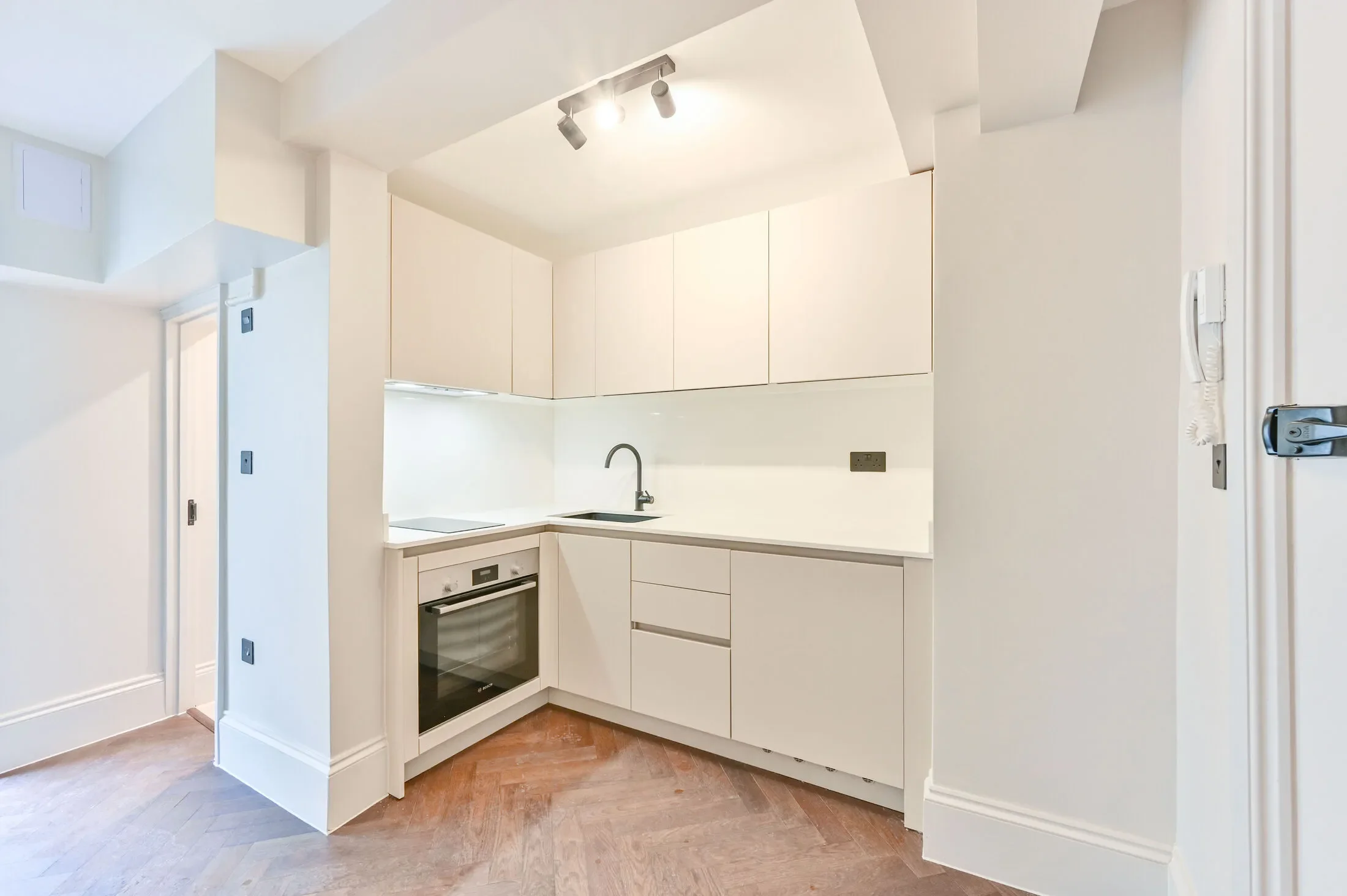 Flat Upper Berkeley Street in City of Westminster