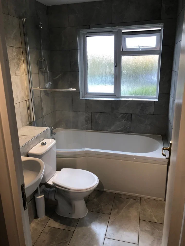 Flat Oakapple Court in Greater London