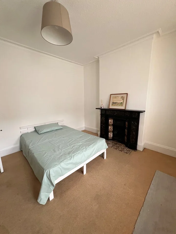 Flat Queenstown Road in Greater London