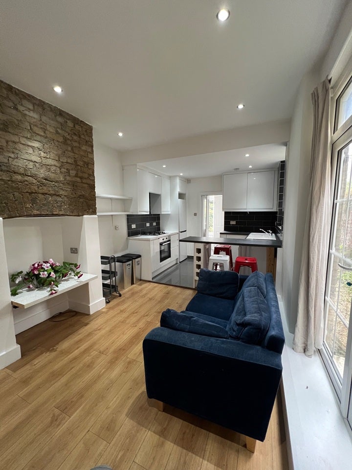 Flat Queenstown Road in Greater London