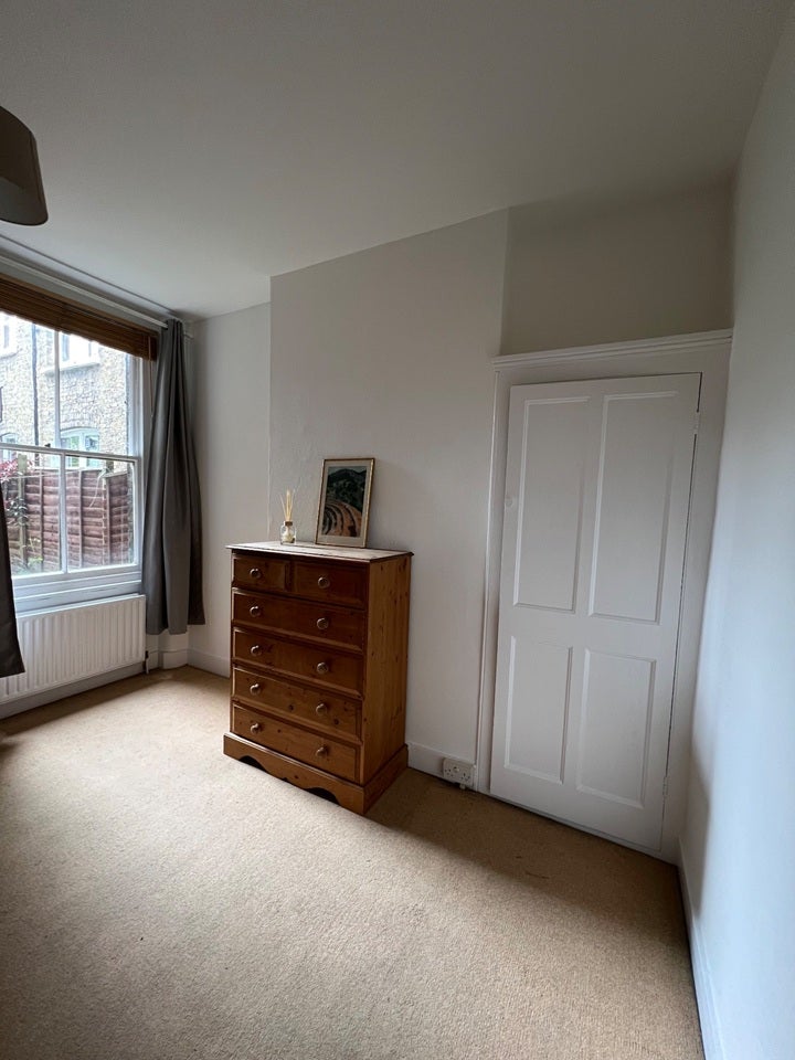 Flat Queenstown Road in Greater London