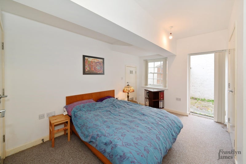 Flat St. Anne's Row in Greater London