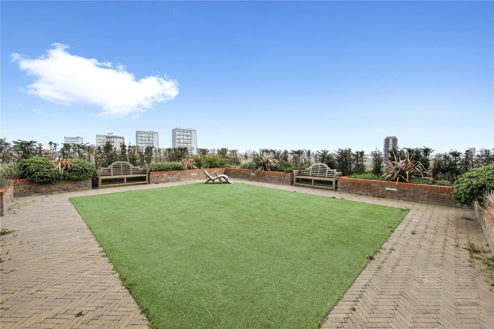 Flat Woodfield Road in City of Westminster