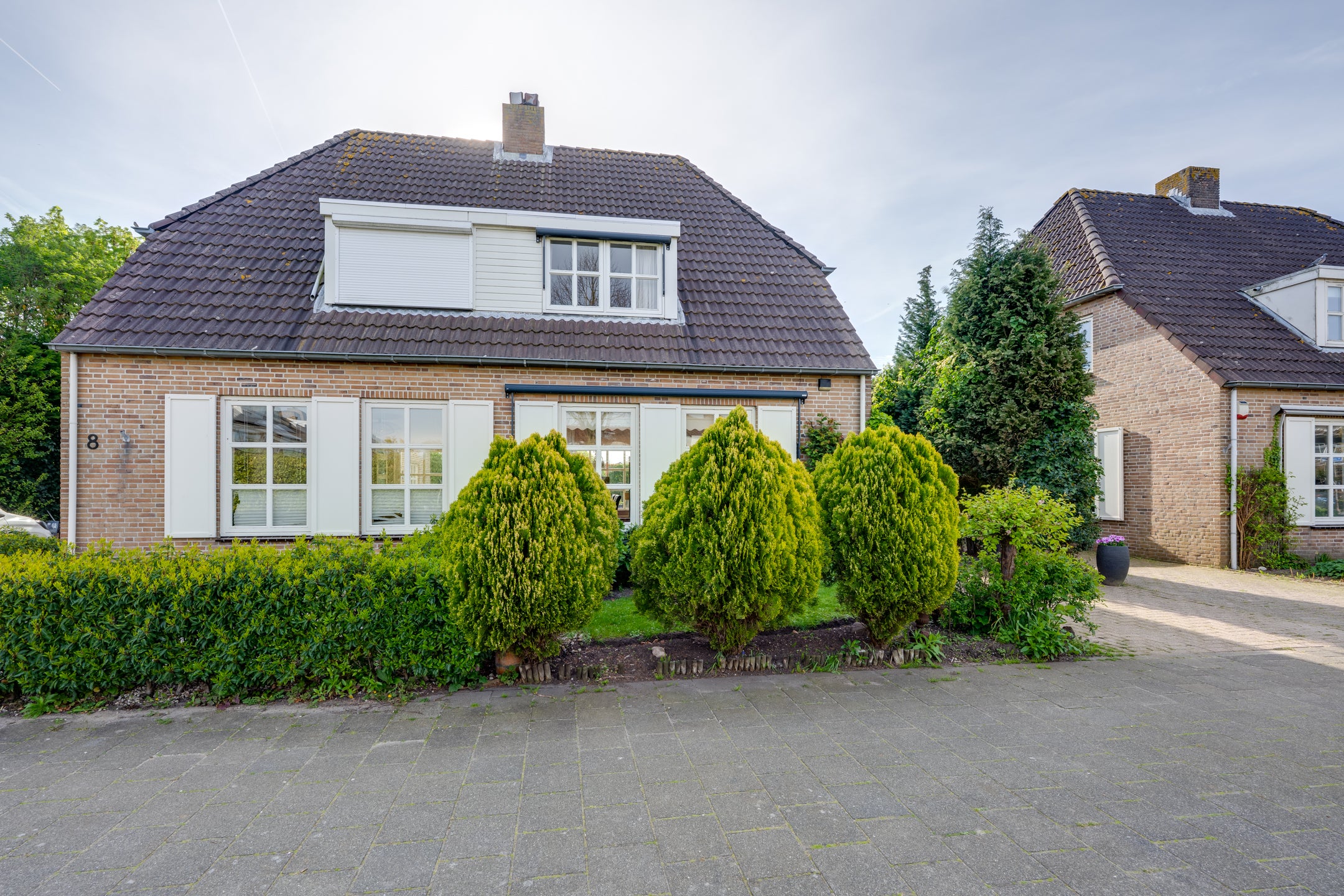 Tussenwoning te koop: mr. Jaap Burgerlaan 6, Willemstad