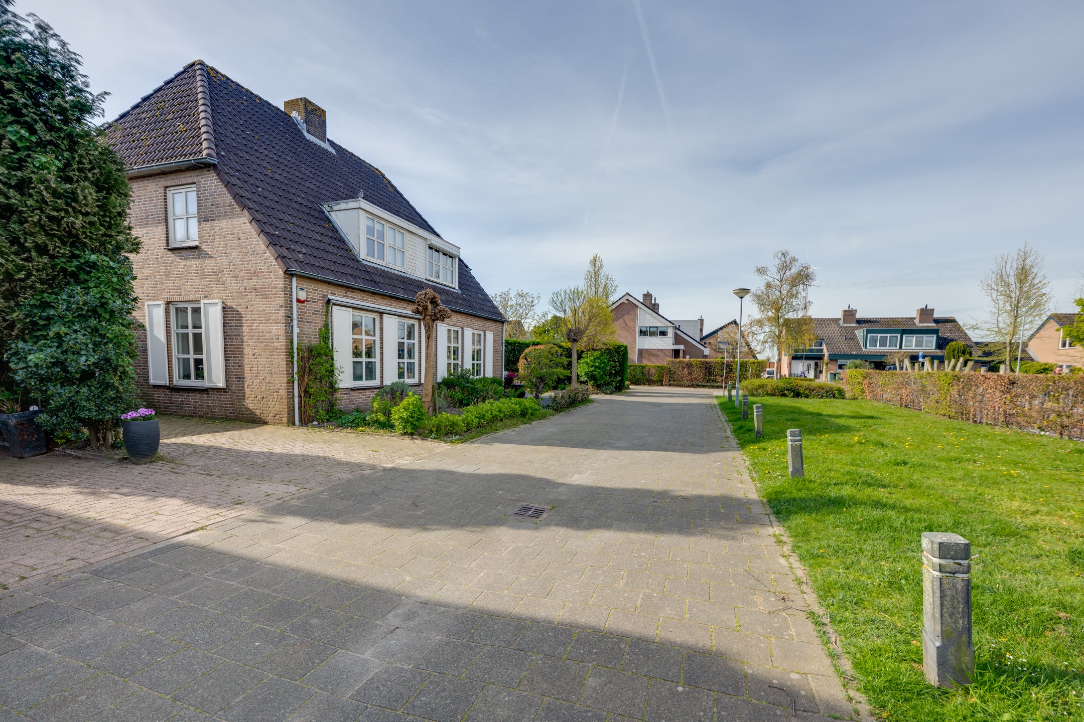Tussenwoning te koop: mr. Jaap Burgerlaan 6, Willemstad