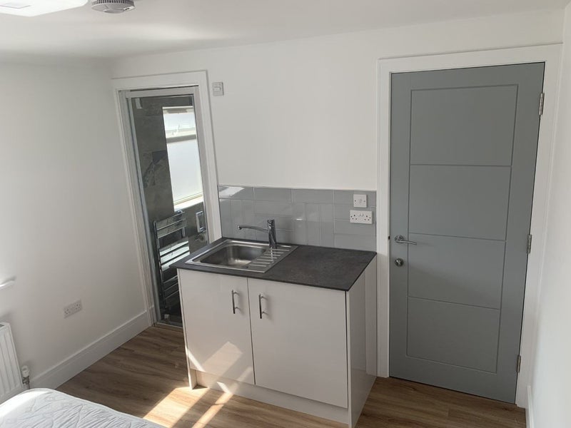 Room Baylis Road in Slough