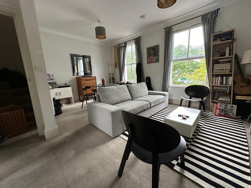 Room Albion Way in Greater London