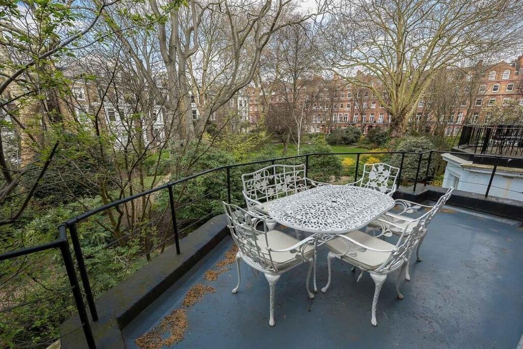 Flat Gledhow Gardens in Greater London