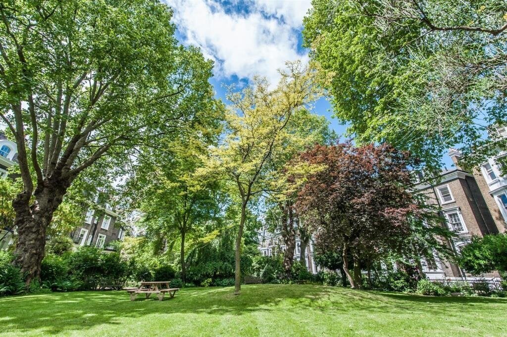 Flat Gledhow Gardens in Greater London