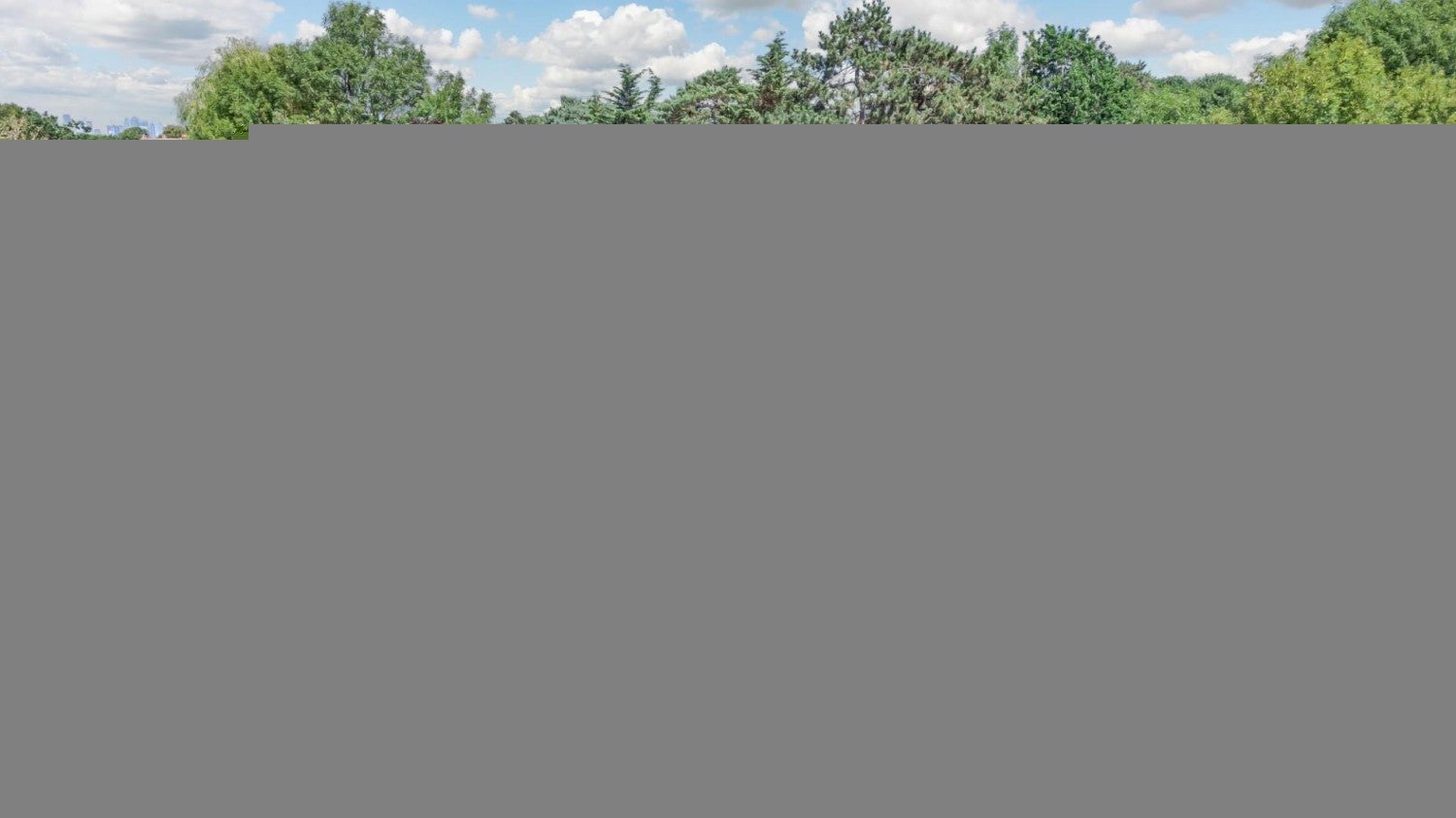 House Oakwood Close in Greater London