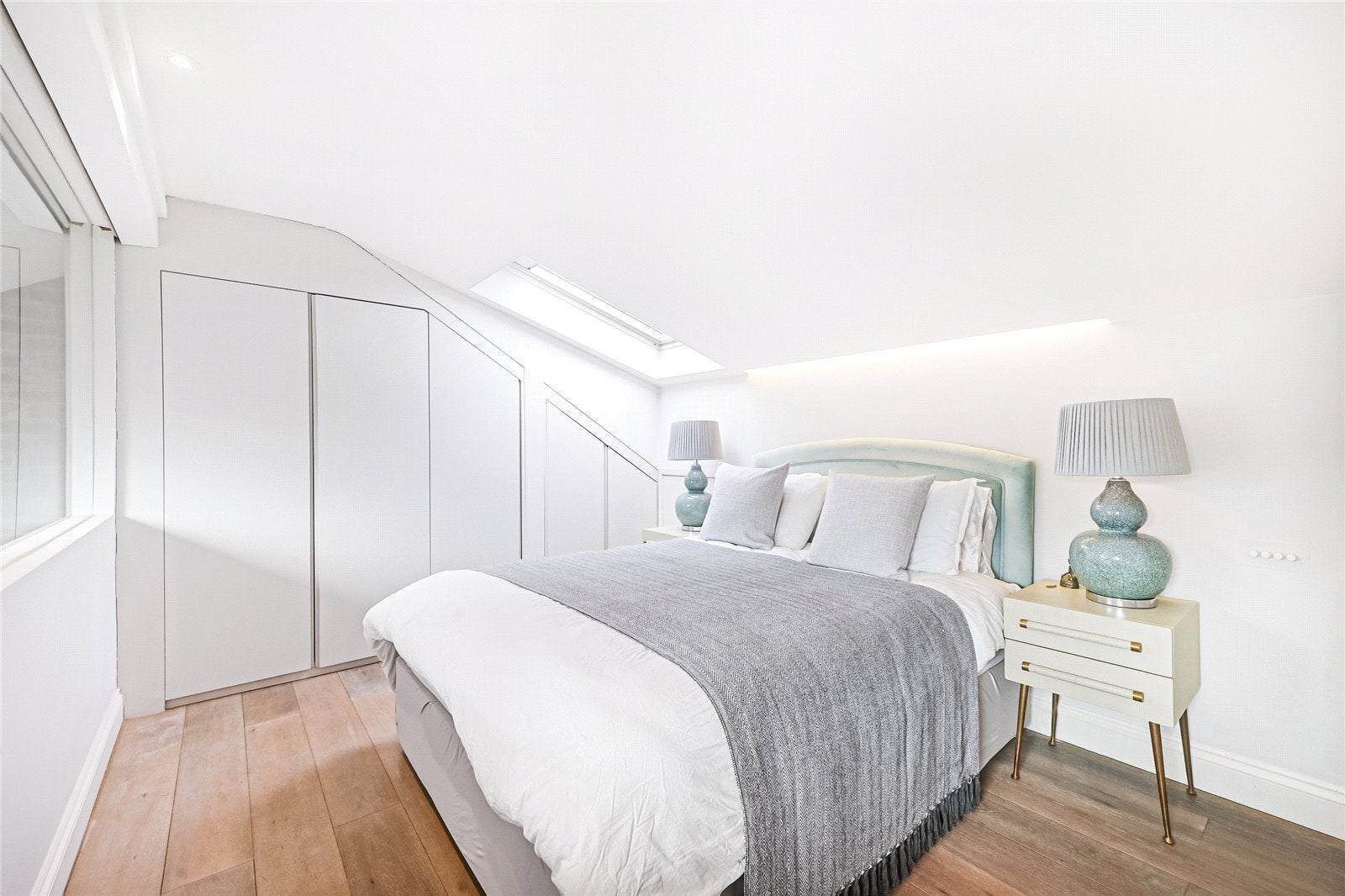 Flat Russell Gardens Mews in Greater London