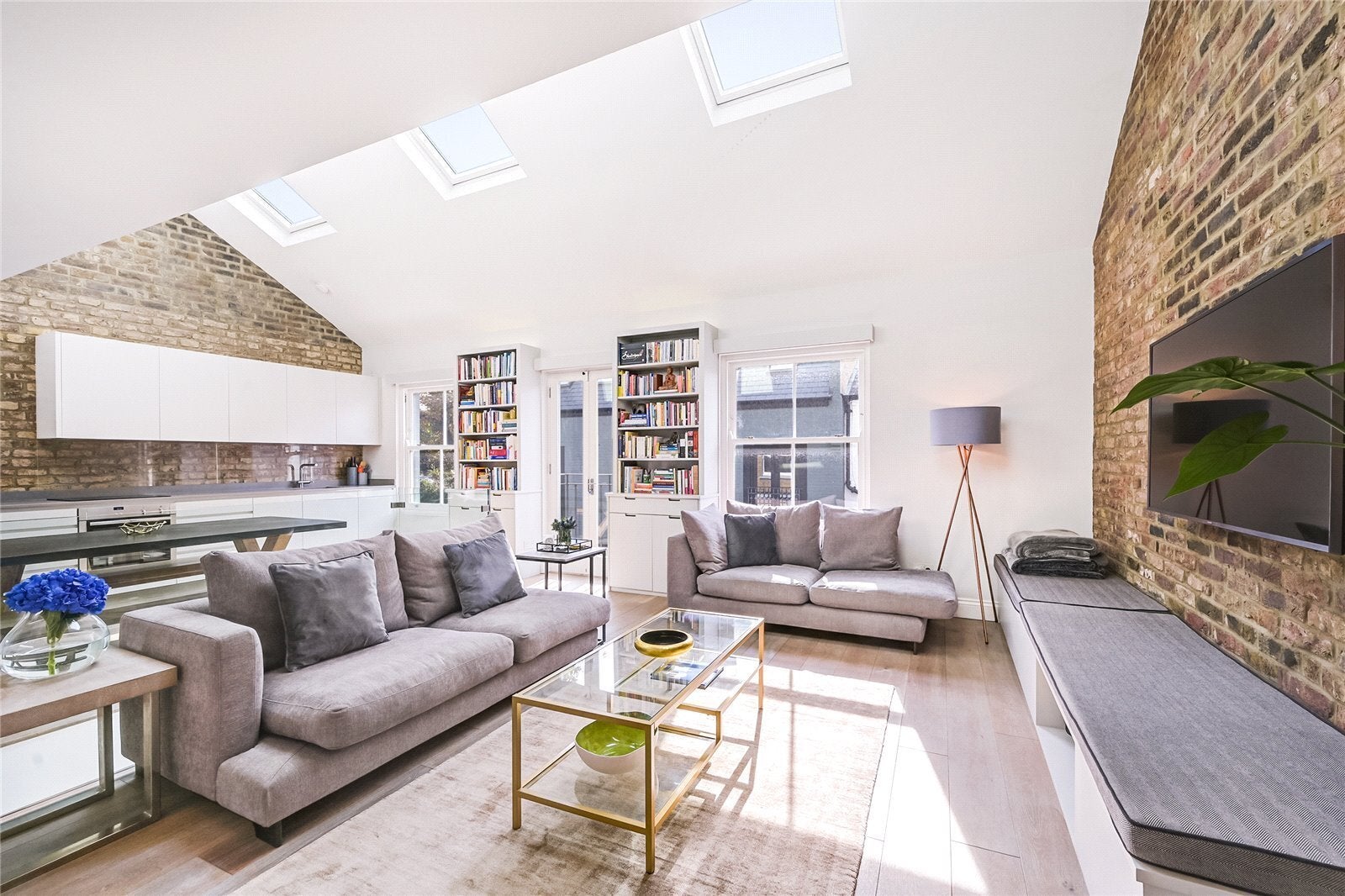 Flat Russell Gardens Mews in Greater London