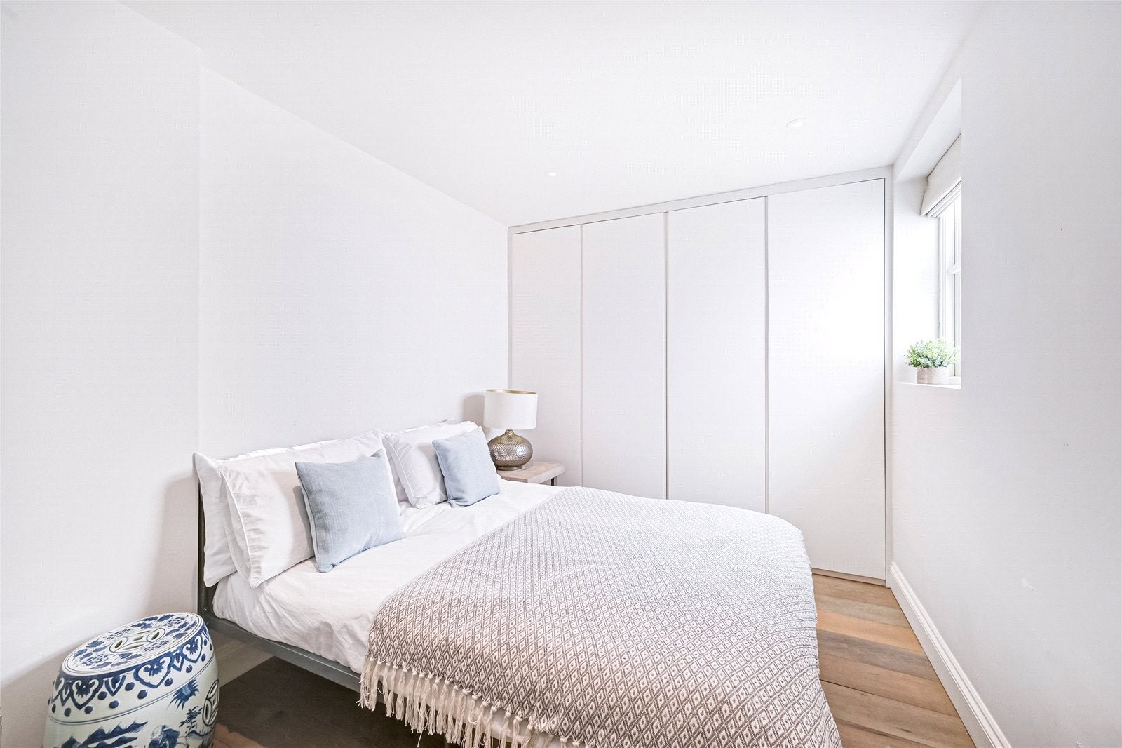 Flat Russell Gardens Mews in Greater London