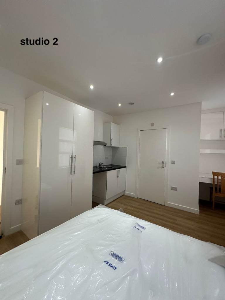 Flat Willesden Lane in Greater London