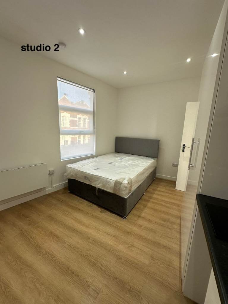 Flat Willesden Lane in Greater London