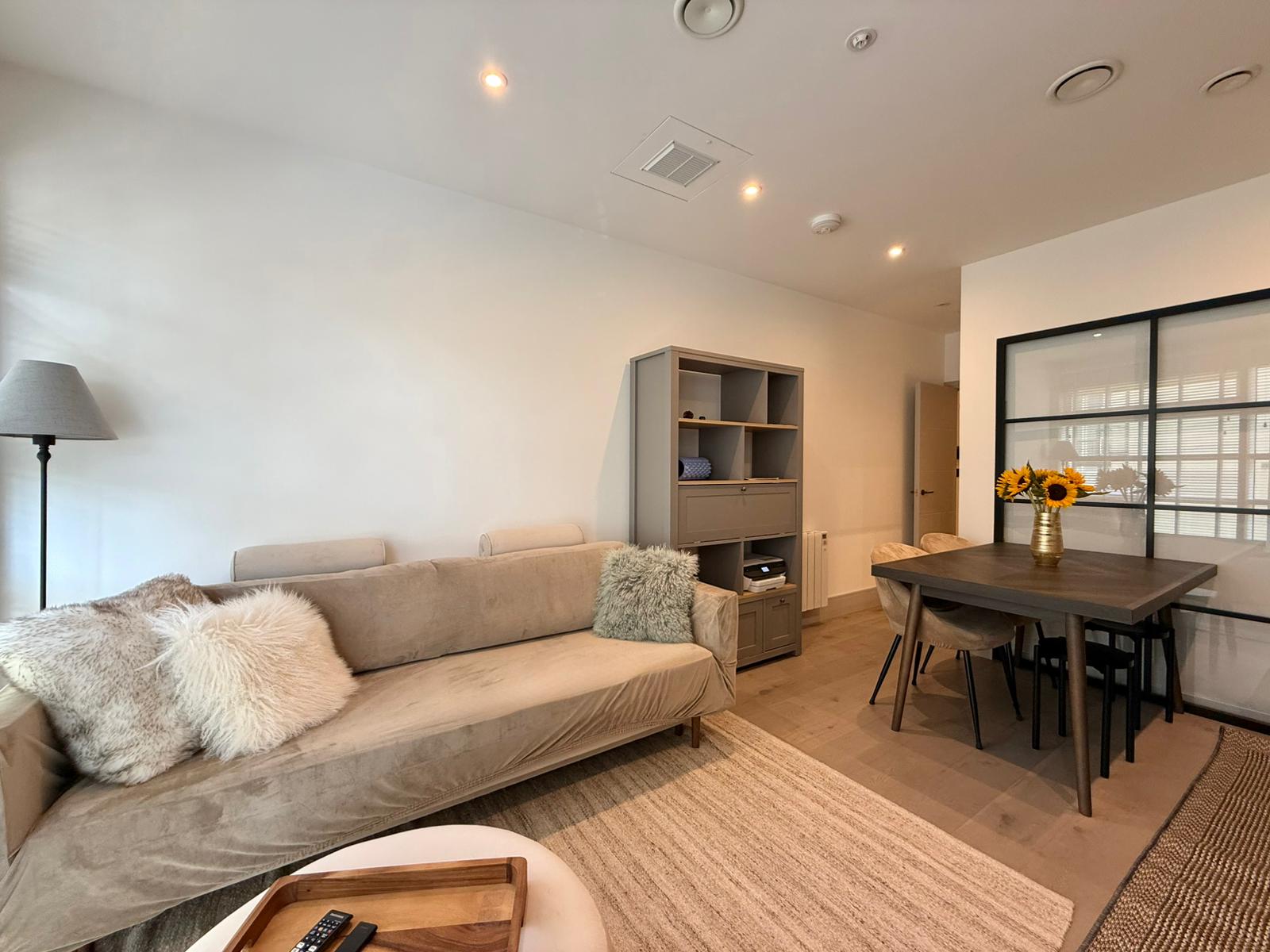 Flat Clapham Road in Greater London