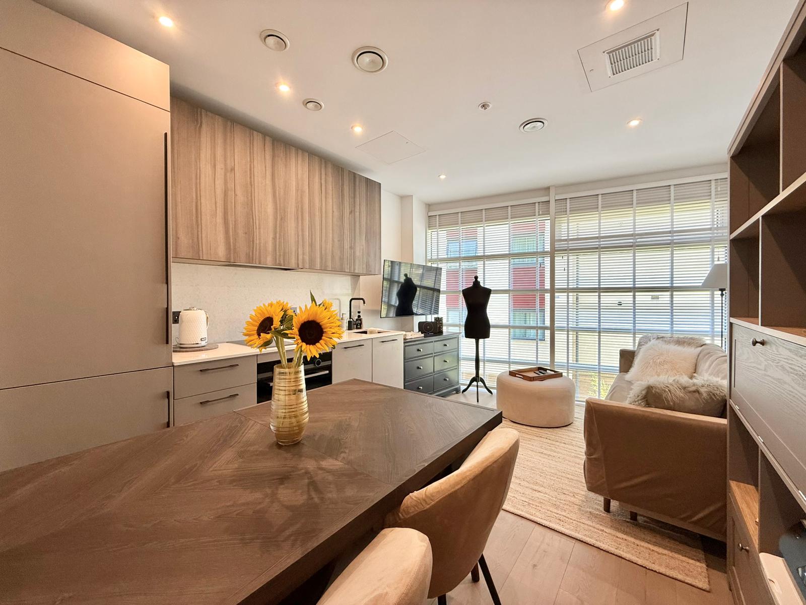 Flat Clapham Road in Greater London