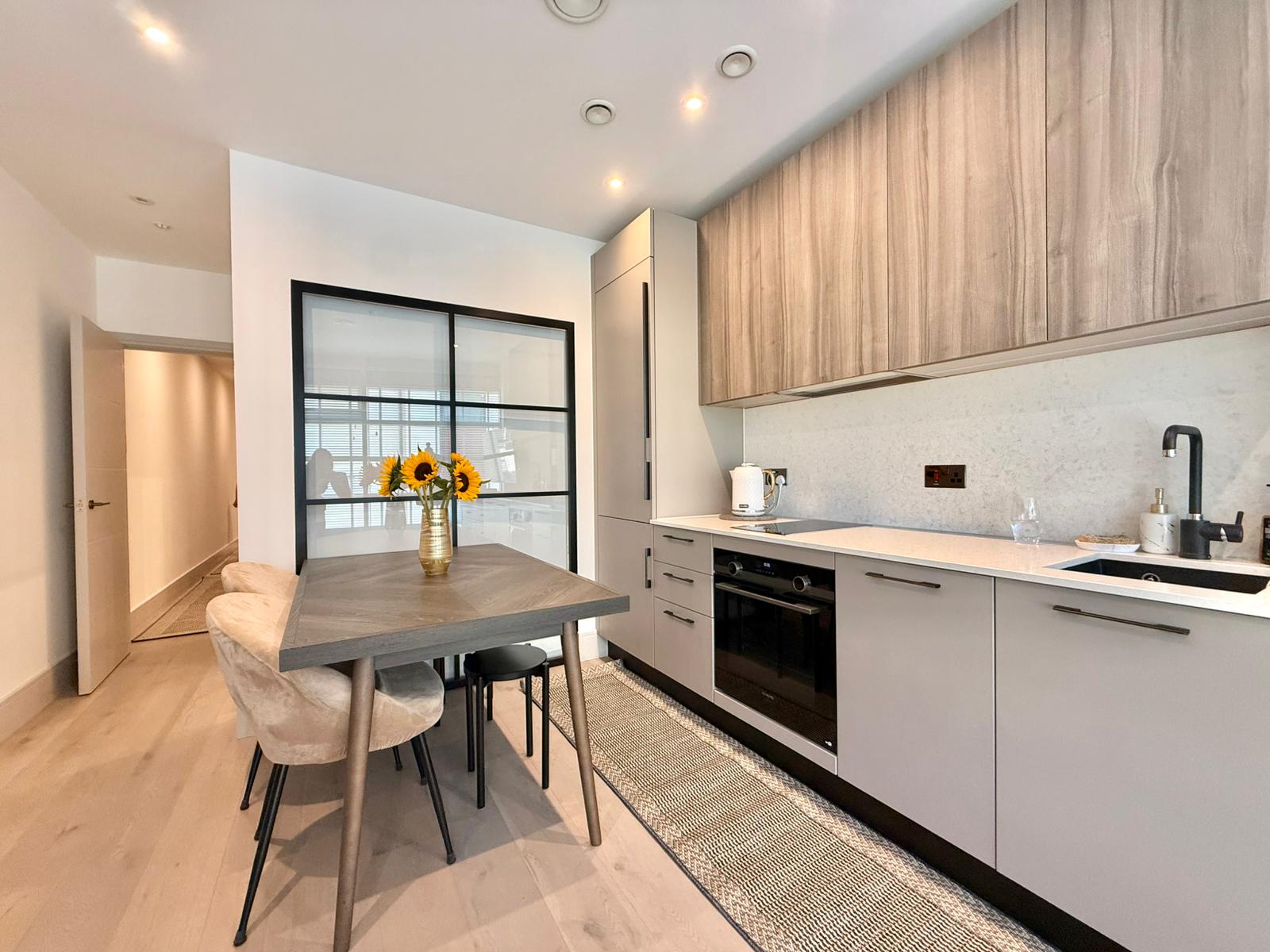Flat Clapham Road in Greater London