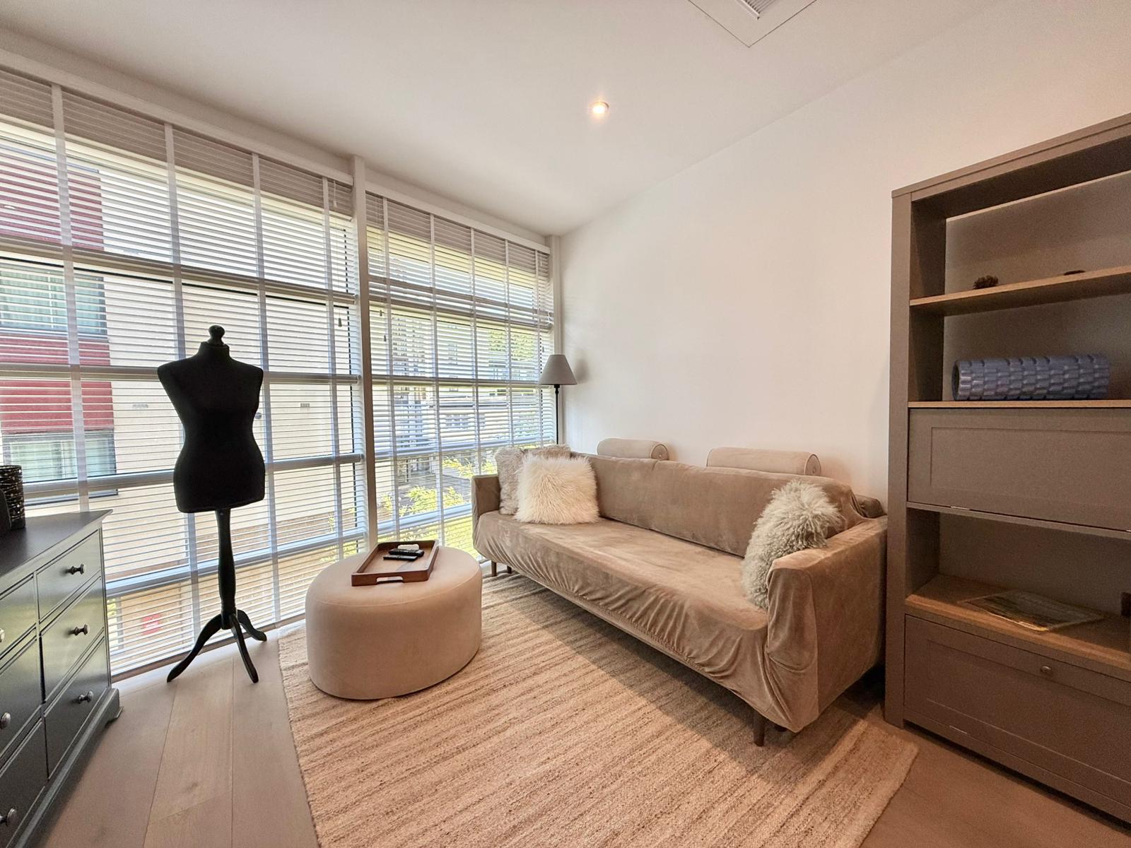 Flat Clapham Road in Greater London