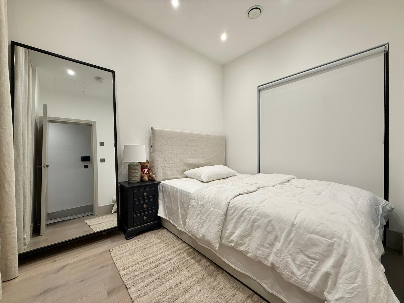 Flat Clapham Road in Greater London