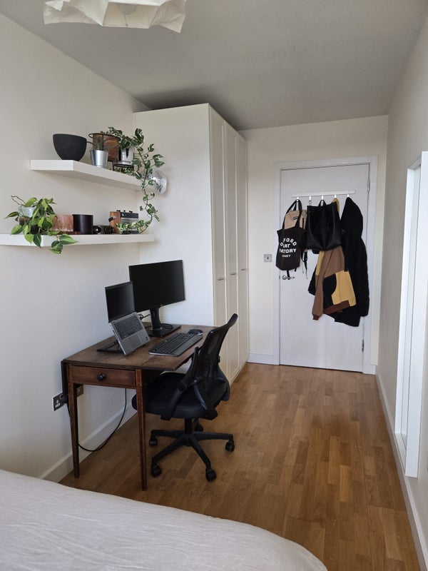 Room Seven Sisters Road in Greater London