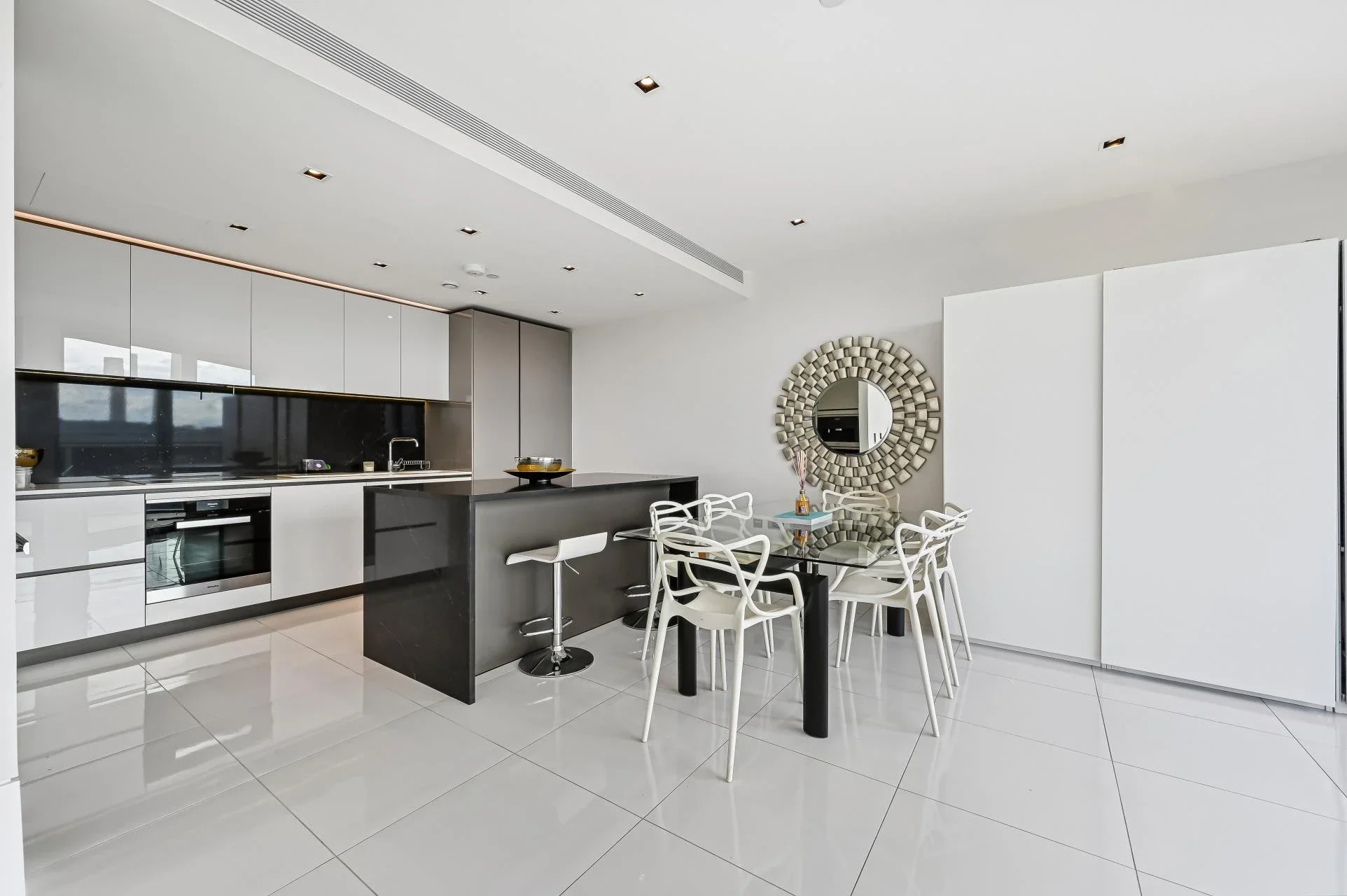 Flat Battersea Park Road in Greater London