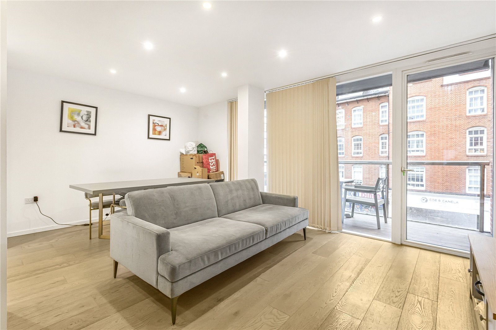 Flat Lever Street in Greater London