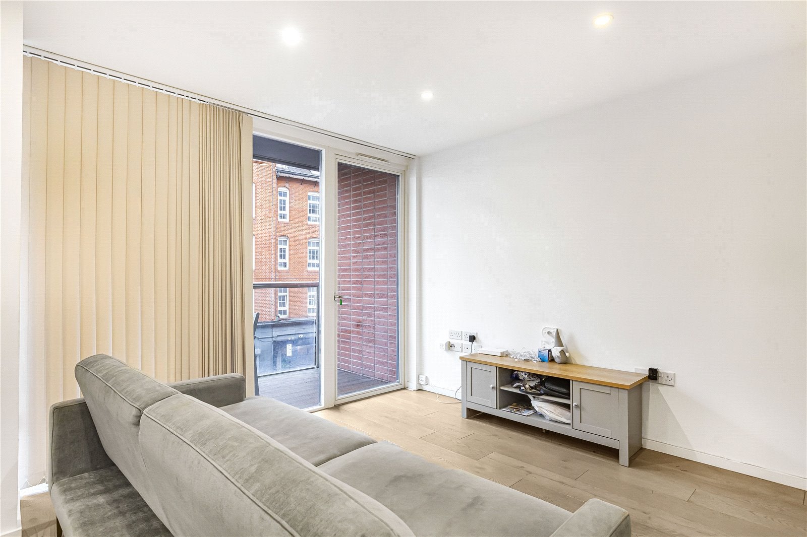 Flat Lever Street in Greater London