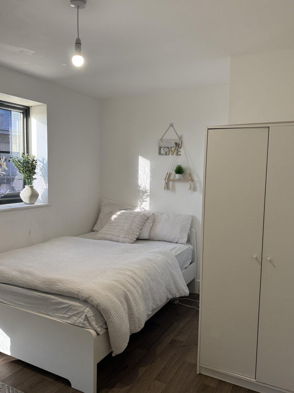 Room London Road in Greater London