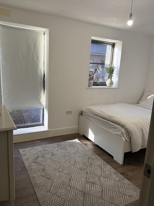 Room London Road in Greater London