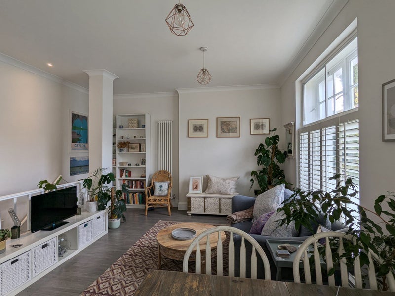 Flat Larkhall Lane in Greater London