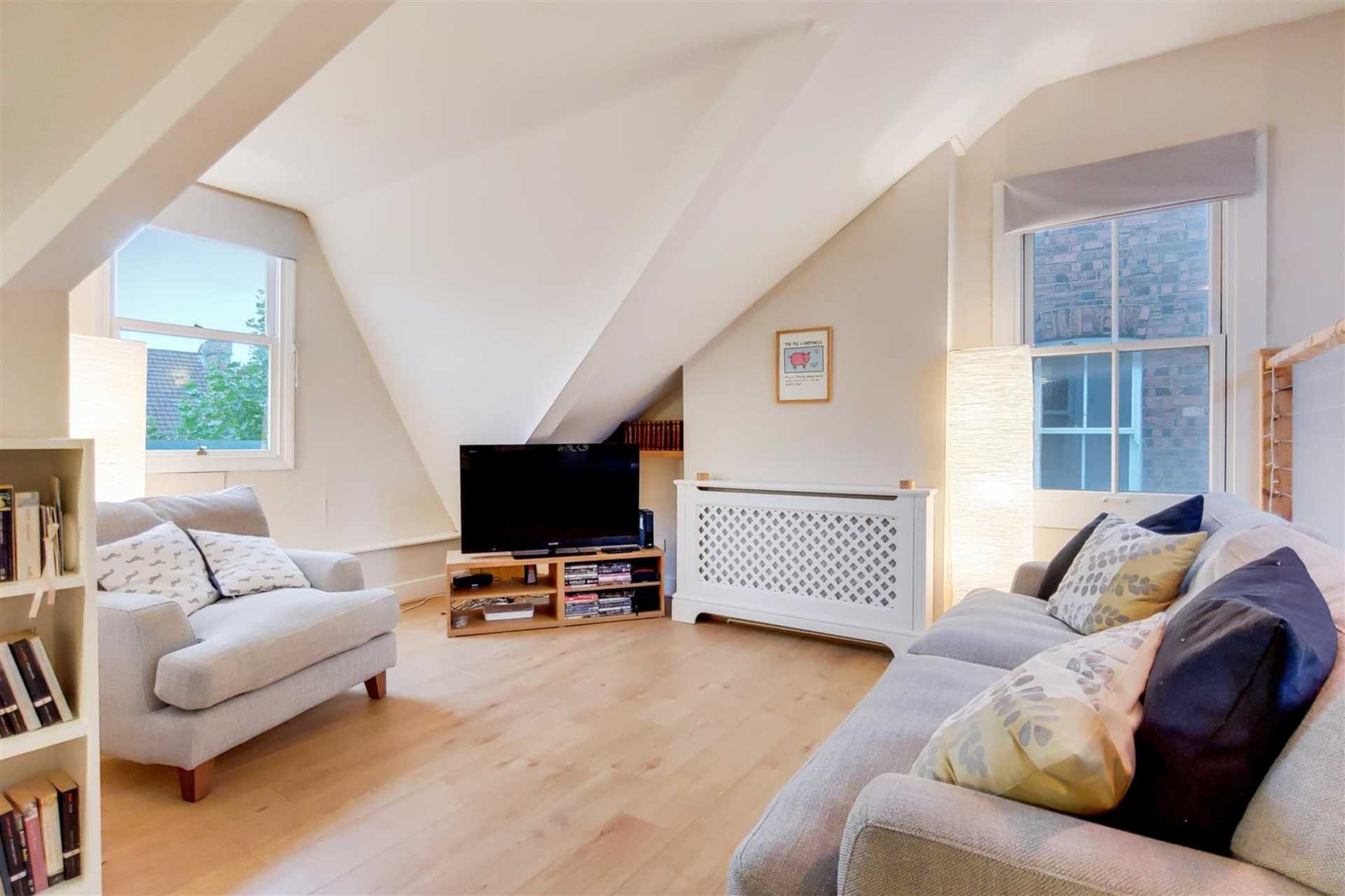 Flat Talbot Road in Greater London