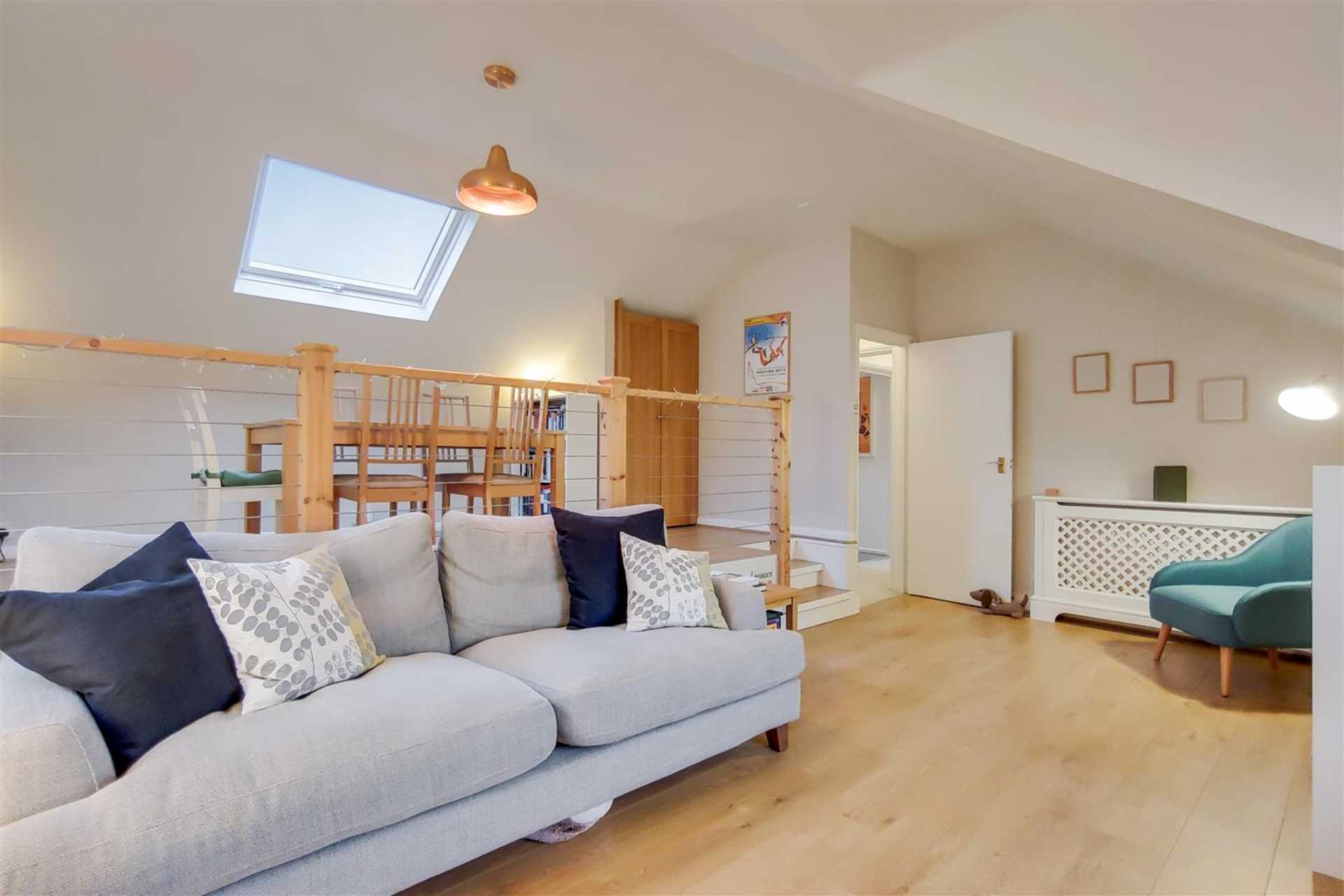 Flat Talbot Road in Greater London