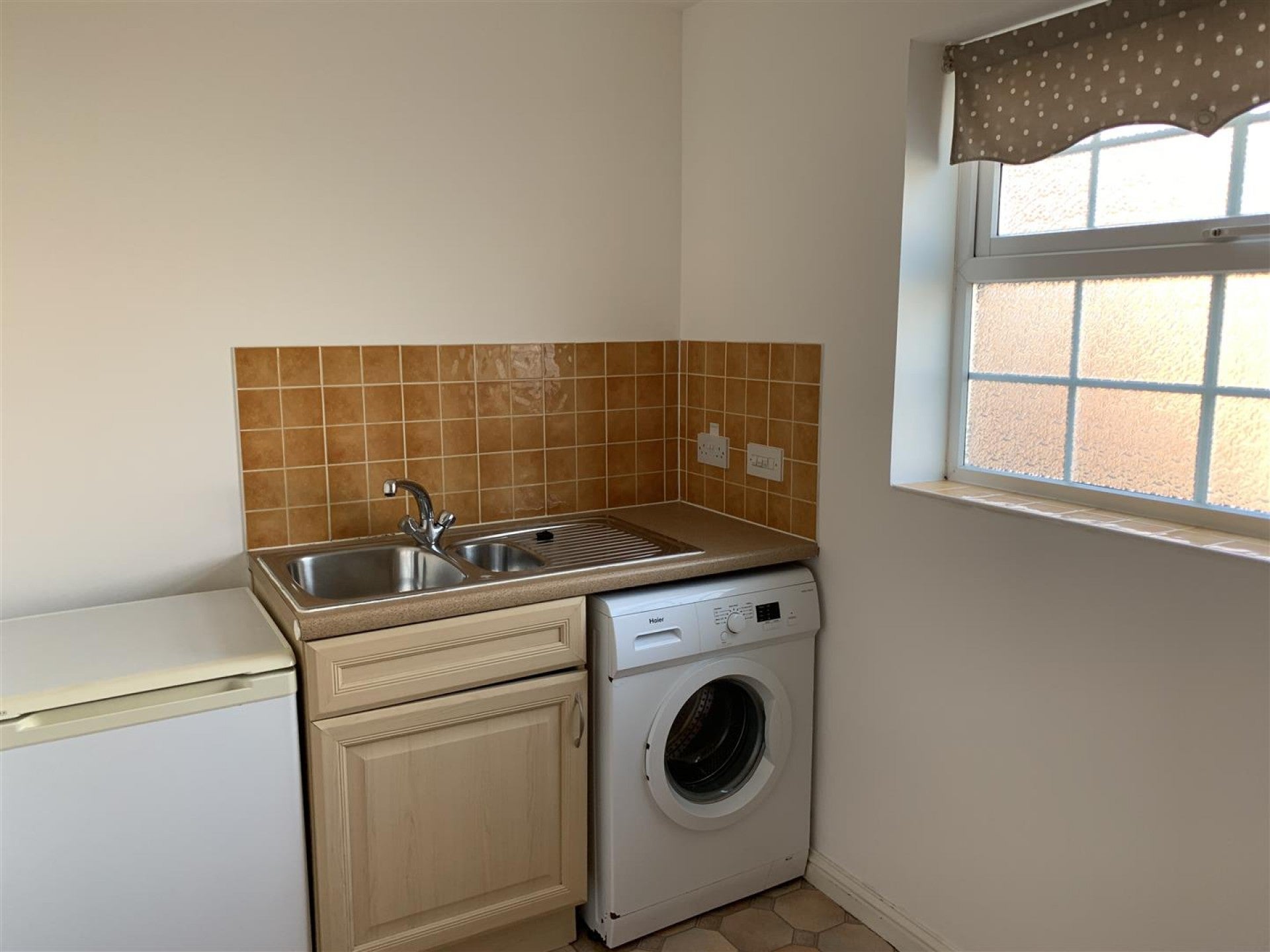 Flat Penzance Drive in Swindon
