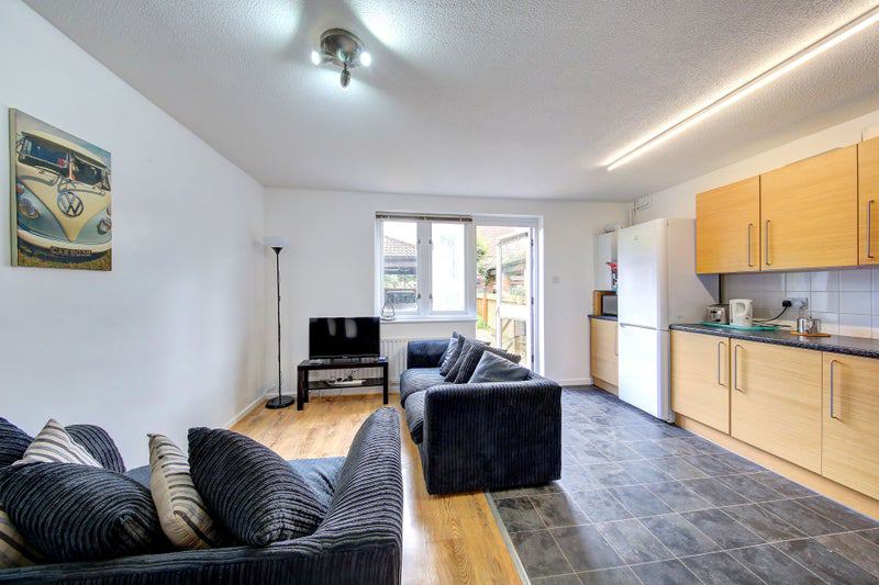Room Telegraph Place in Greater London
