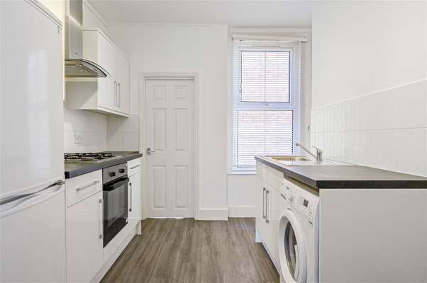 Flat Temple Street in Greater London