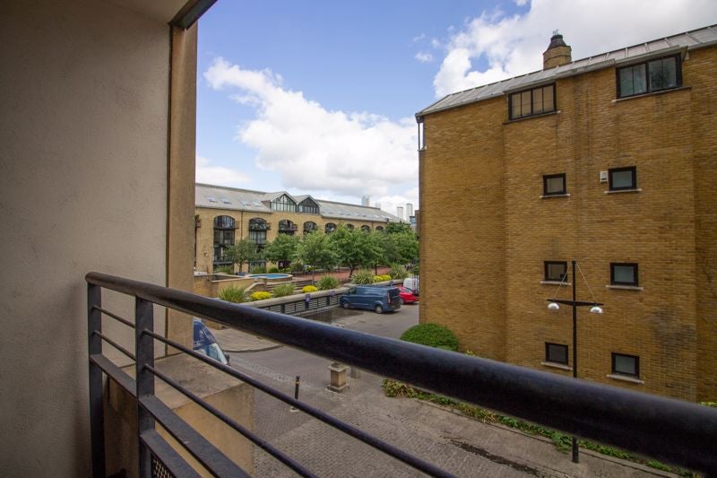 Flat Bank Street in Greater London