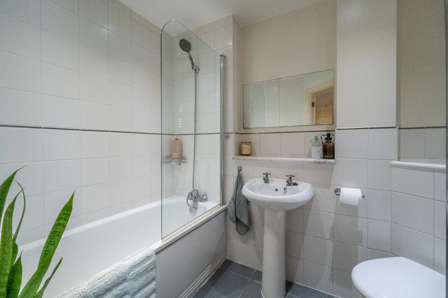 Flat Henfield Road in Greater London
