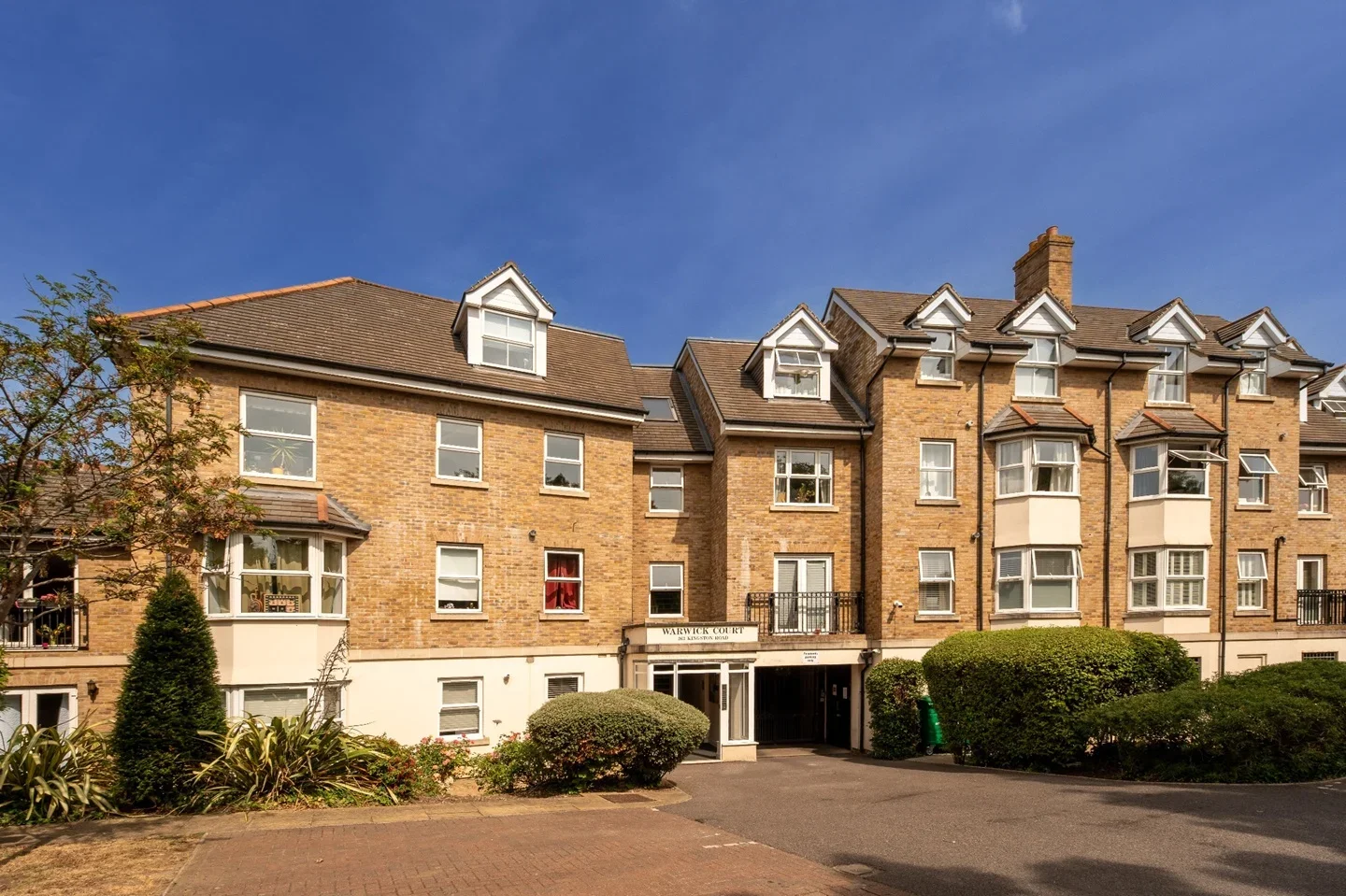Flat Henfield Road in Greater London