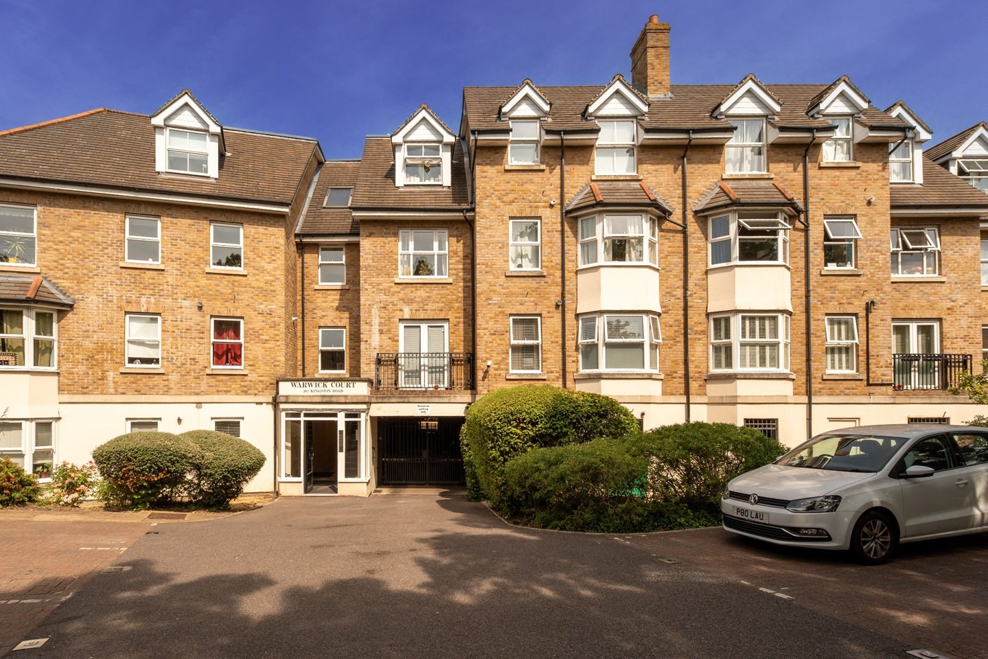 Flat Henfield Road in Greater London