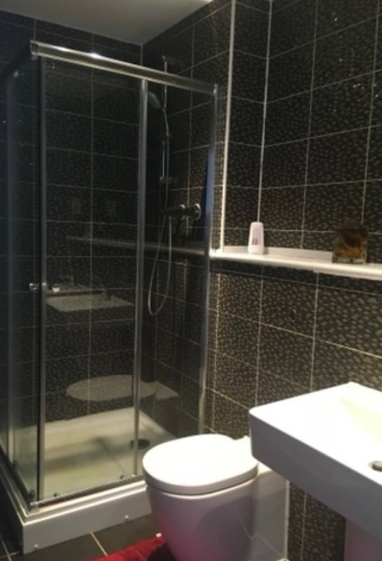 Room Arneil Drive in City of Edinburgh
