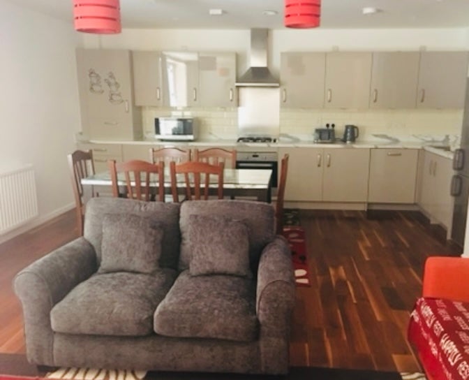 Room Arneil Drive in City of Edinburgh