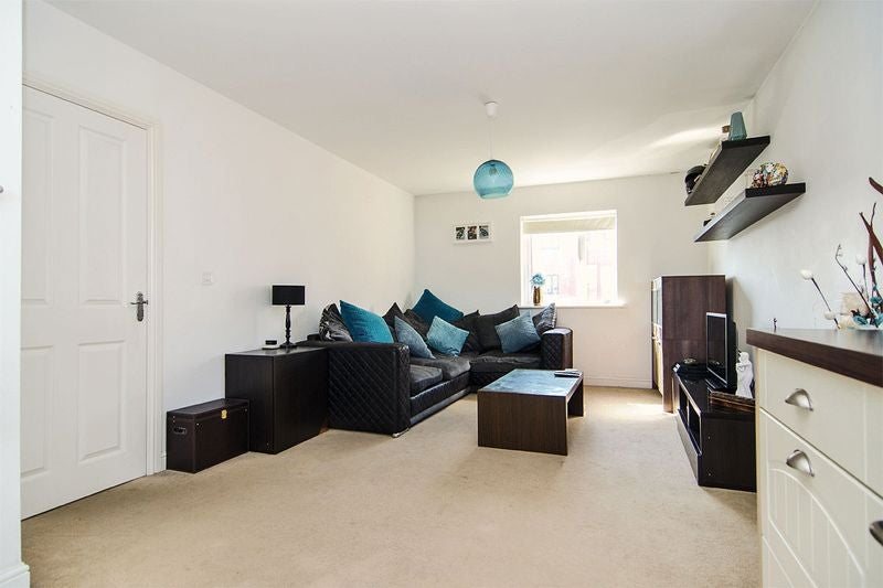 Flat Blackberry Avenue in Lichfield