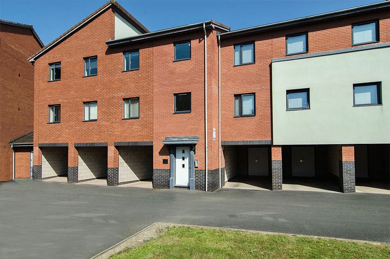 Flat Blackberry Avenue in Lichfield